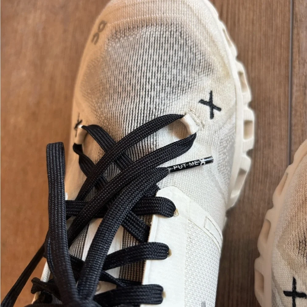 On Cloud X Running Women's Athletic Shoes in White and Black Size 6.5 - Picture 14 of 15